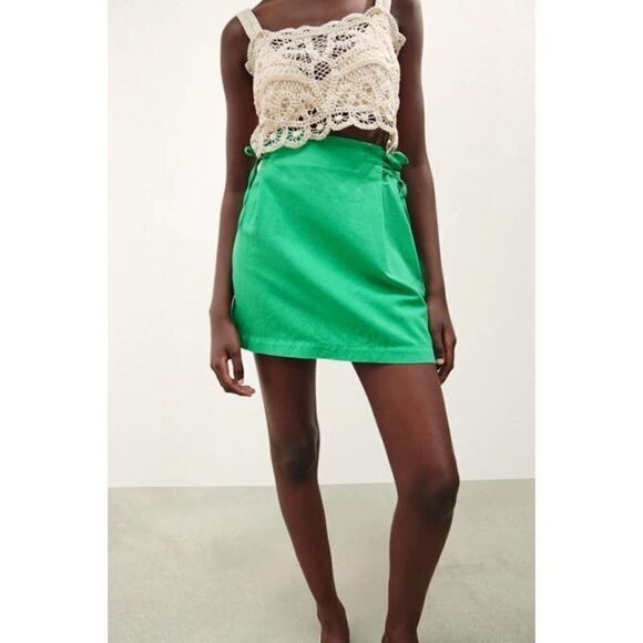 EMBROIDERED GUIPURE LACE CROP TOP LIMITED EDITION - Picture 5 of 7